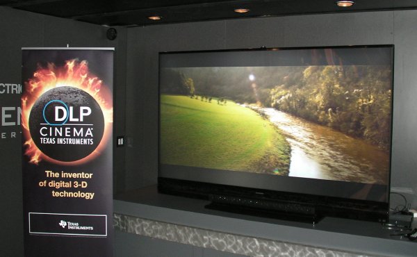 Mitsubishi-92-inch-DLP-RPTV-2-Image-13