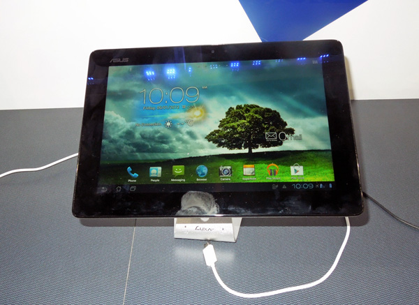 Dock an Asus smart phone in the back of this tablet, and you have an 8-inch phone/tablet, or 