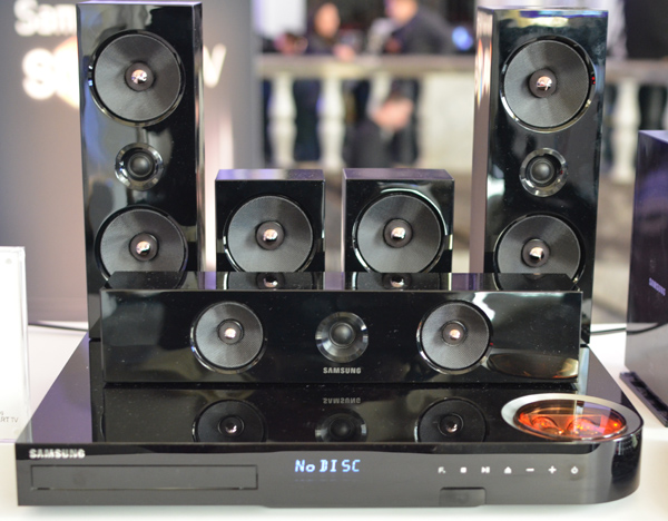 Samsung's HT-F6500W 1000-watt, 5.1-channel home theater system with vacuum-tube pre-amp. (Photo: Ken Werner)