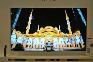 LG's flat UHD 55-inch OLED TV.  At this screen size and pixel density, flat is beautiful.  (Photo:  Ken Werner)