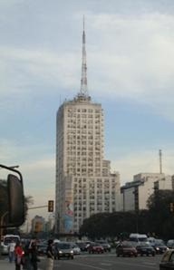 Edificio Ministerio de Salud. Building in downtown, where the transmitters and antennas were installed (the same place than the analog). The antenna for analog is the top post in the tower, the digital is in the bottom (the photo is previous to installing the digital panels).